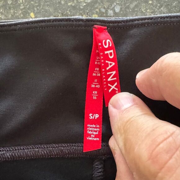 Spanx Coated Racing Stripe Leggings. Size Small. - Picture 7 of 10